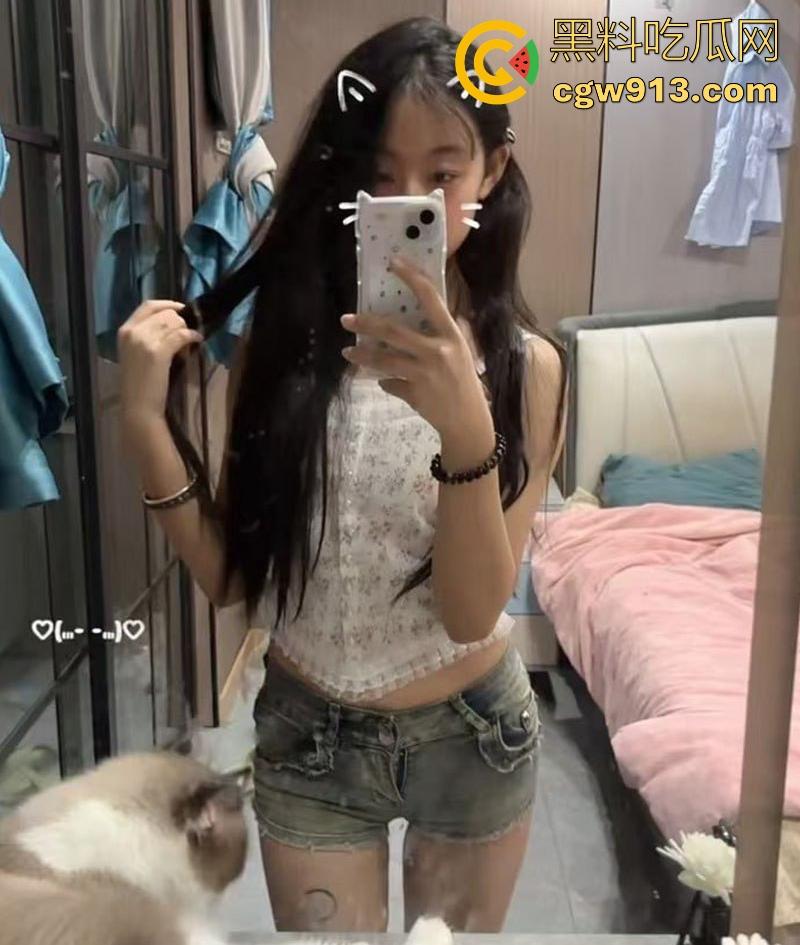 杭州工商职业学院【张慧语】骚逼反差小母狗，豪乳傲然挺立，舌钉口活销魂，黑丝翘臀入到失魂！  第2张