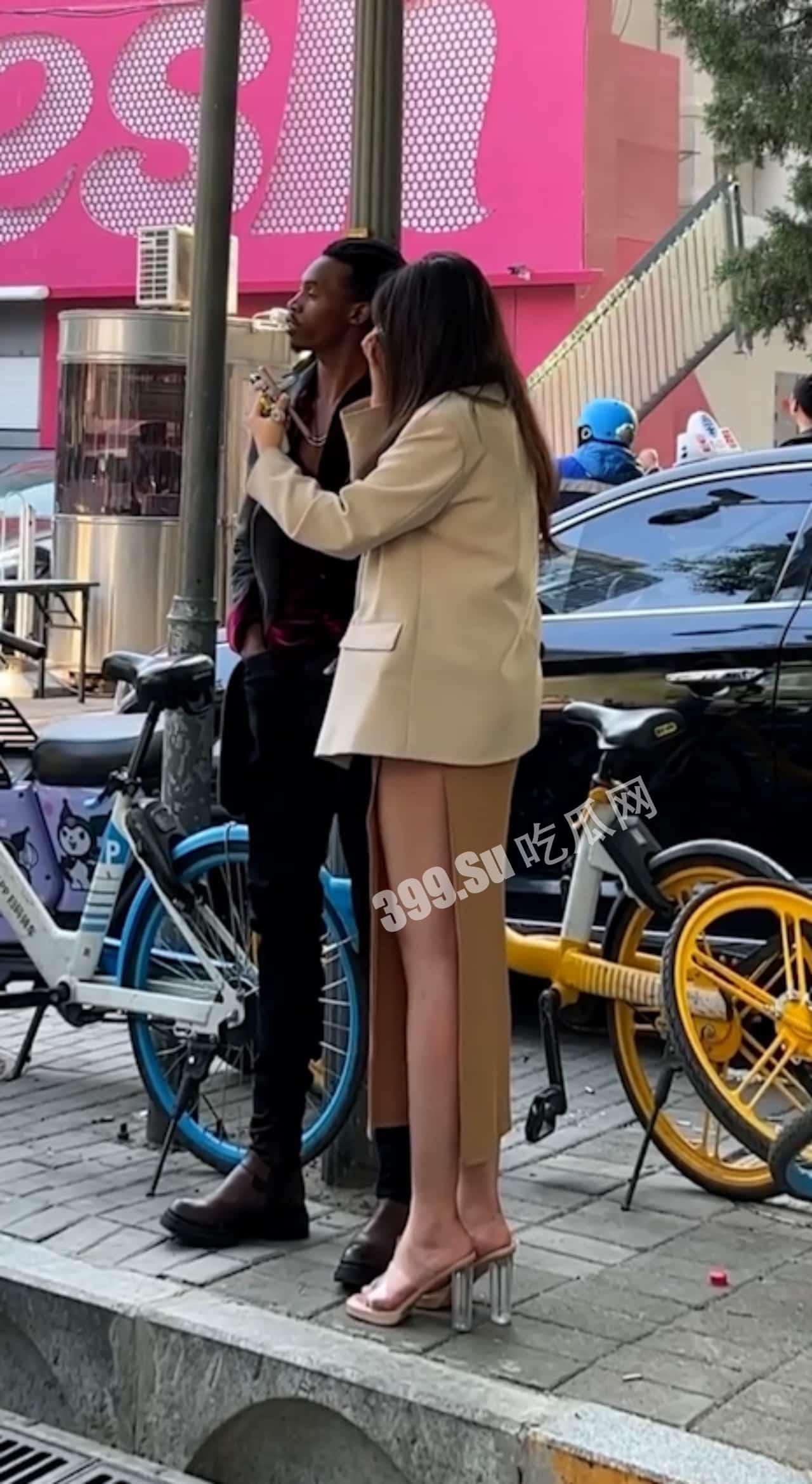 #媚黑 婊合集  瓜友们认清脸 答应别接到盘 不然小编会伤心的 ok？ 第2张