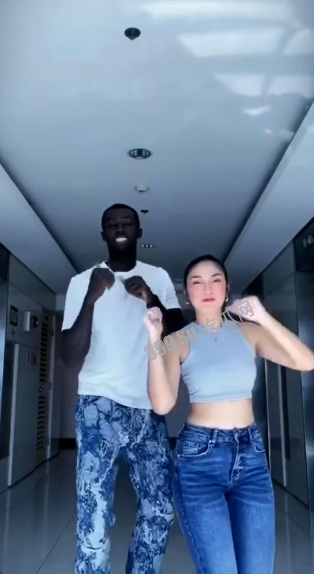 #媚黑 婊合集  瓜友们认清脸 答应别接到盘 不然小编会伤心的 ok？ 第3张