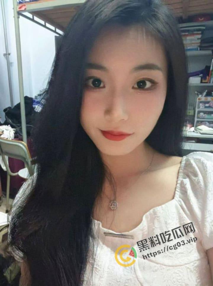 成都文理学院学姐 神似徐冬冬 被同校学弟 灌醉带到酒店一日游  早上清醒直接女上位开始摇摆 第2张