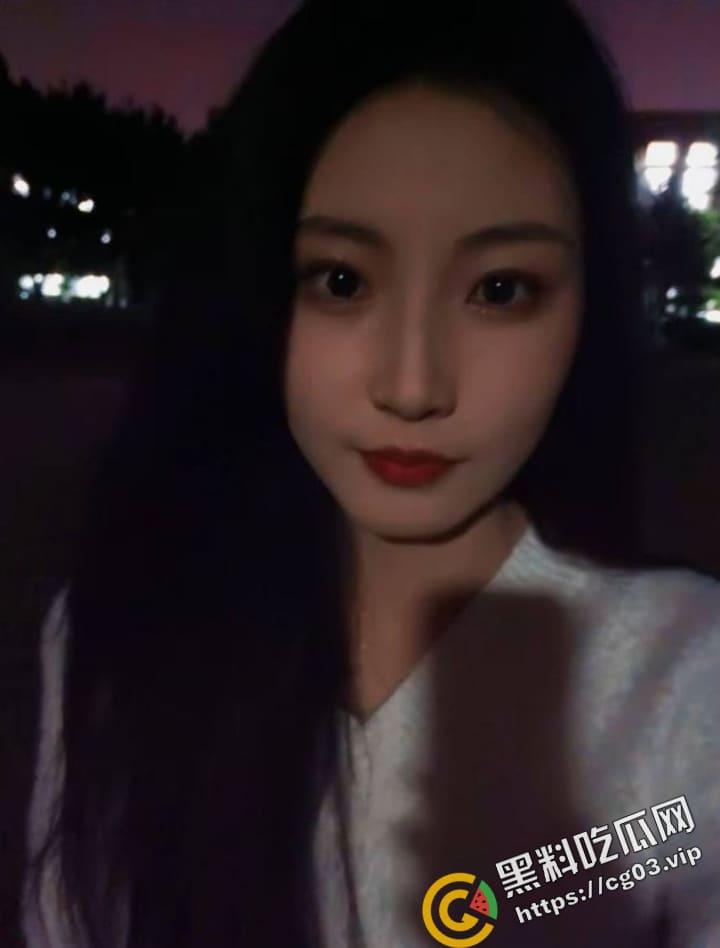 成都文理学院学姐 神似徐冬冬 被同校学弟 灌醉带到酒店一日游  早上清醒直接女上位开始摇摆 第6张