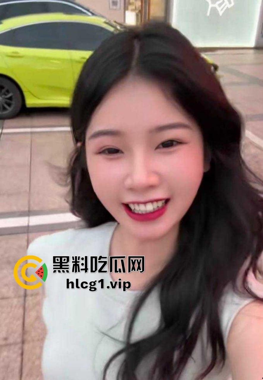 抖音60万粉丝的快乐小宝出手阔绰！酒吧豪掷千金点男模，腹肌小哥享受顶级福利！  第3张