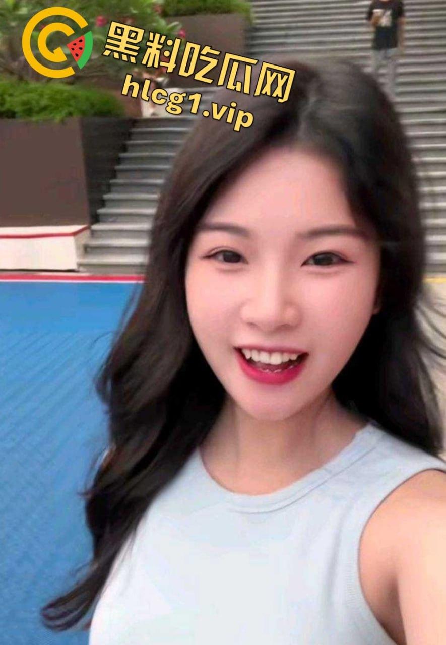 抖音60万粉丝的快乐小宝出手阔绰！酒吧豪掷千金点男模，腹肌小哥享受顶级福利！  第4张