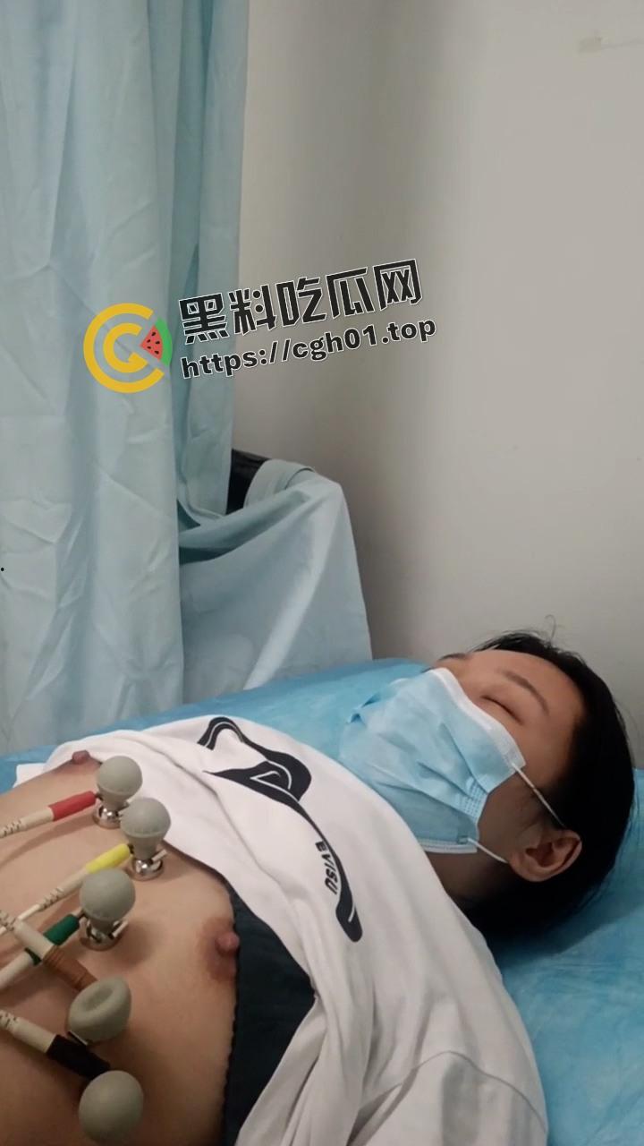 三甲医院妇科医生流出！几十位风骚少妇的心电图检测现场 美乳一览无余 妇科医生这么爽嘛  第10张