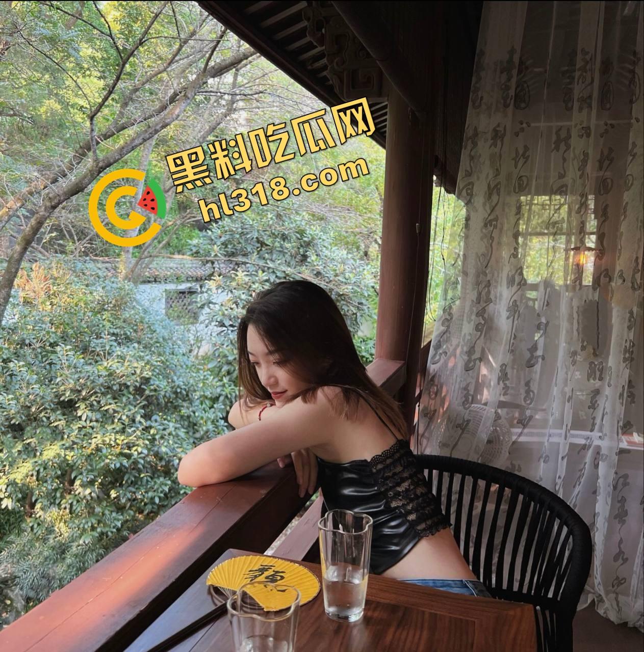 闺蜜电话聊工作，身后却被后入啪啪猛干，屁股拍到发烫还要强忍不叫，电话那头全程一头雾水！  第5张