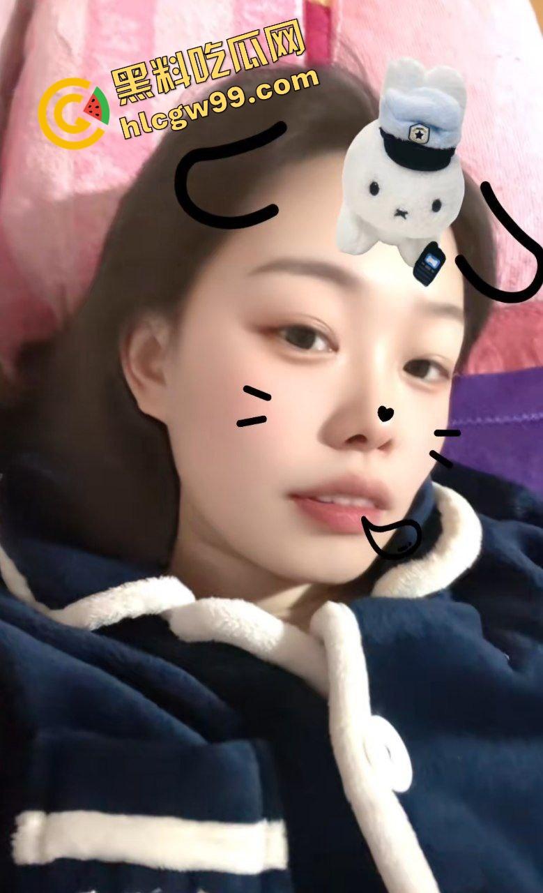 瓜友独家投稿曝光流出！偷拍亲生姐姐用迷药将其迷倒，扒开内裤观赏骚逼！  第2张