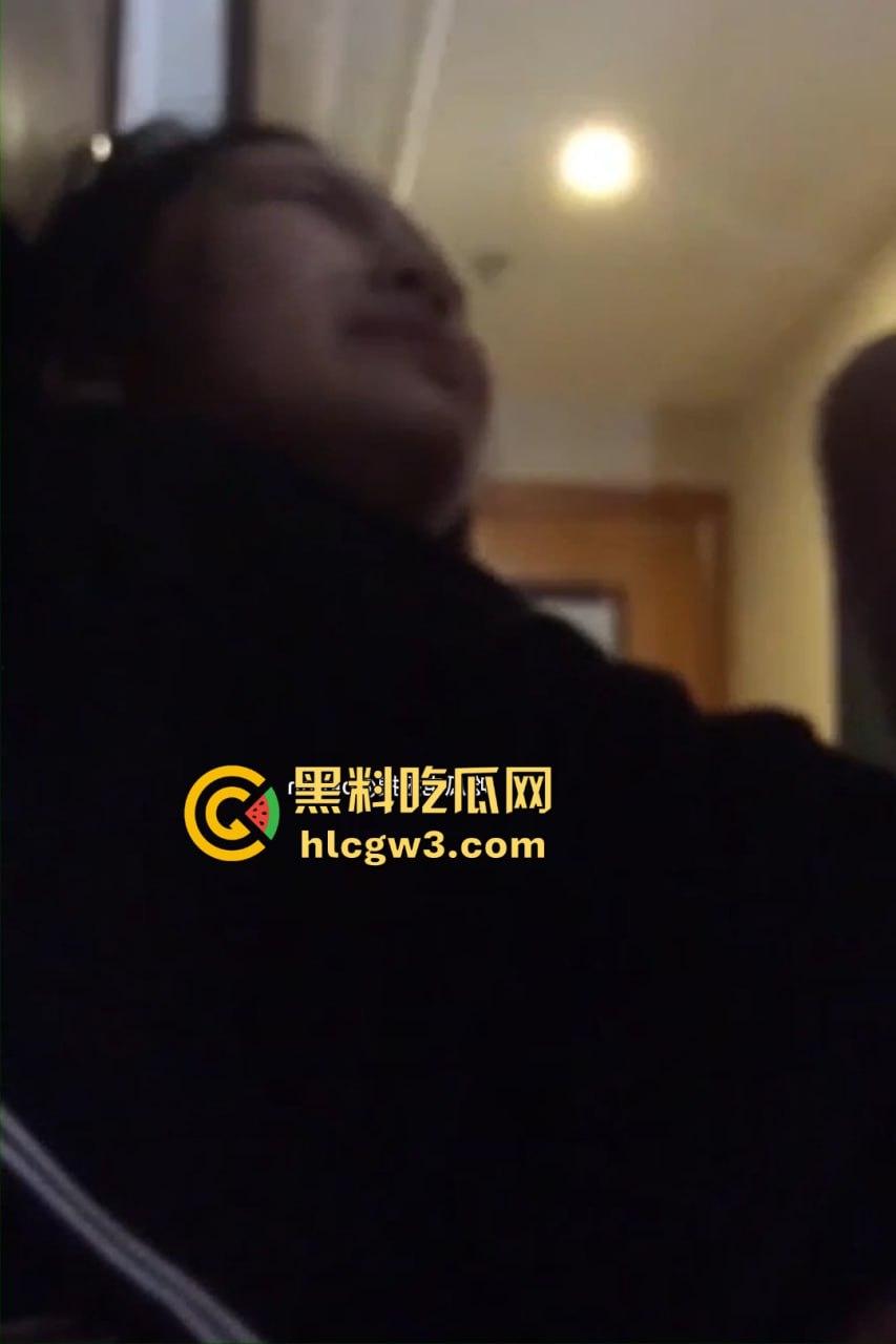 山东威海大学生情侣教室激情视频疯传！课桌上直接开干，分手后清纯妹子模样让人想起初恋！  第8张