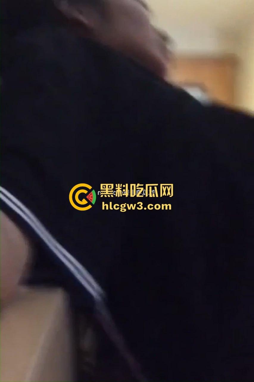 山东威海大学生情侣教室激情视频疯传！课桌上直接开干，分手后清纯妹子模样让人想起初恋！  第9张