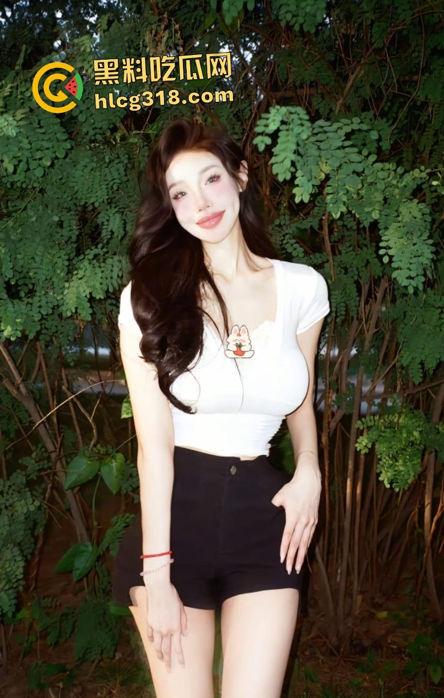 金主豪掷千金买下抖音【林娜呔】一夜情！粉丝不多奶子却够大，情趣内衣黑丝被金主后入爆操！  第3张