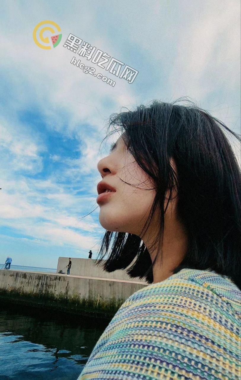 新西兰巨乳妹子（WUYIJINGJING）Ins大尺度照片引发轰动：极品巨乳与气质反差】  第3张