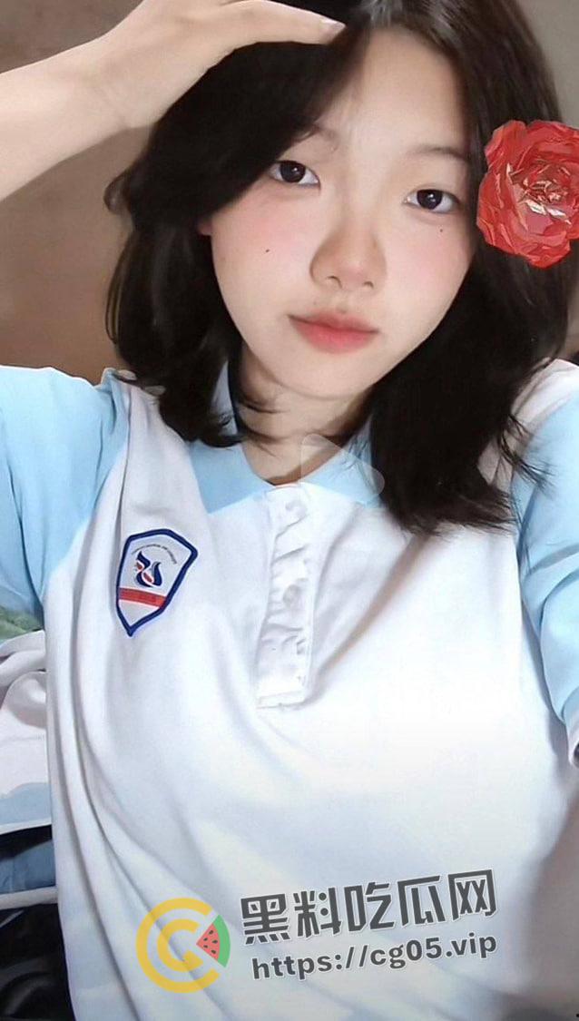 福州第十八中学【南笙】跟网友裸聊视频被外泄 巨乳高中生背地里竟然是反差母狗  第1张