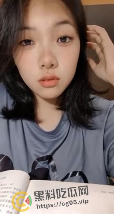 福州第十八中学【南笙】跟网友裸聊视频被外泄 巨乳高中生背地里竟然是反差母狗  第2张