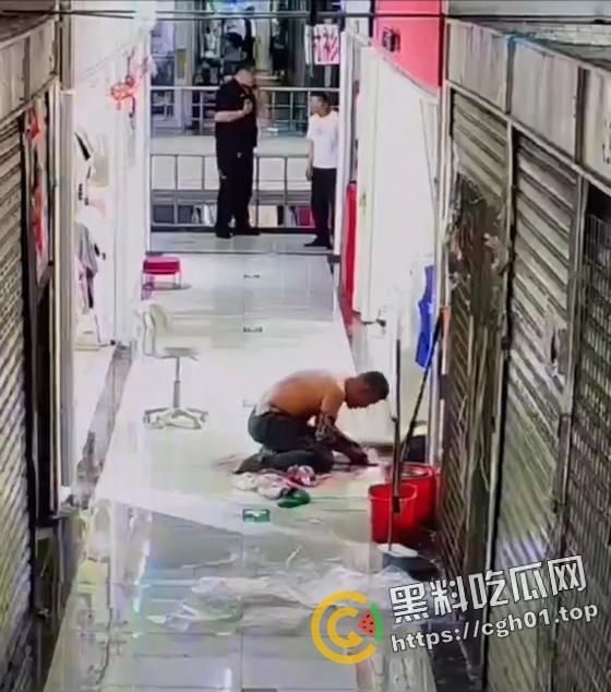 血腥慎入！男人杀掉妻子后自杀 自己身上都被划烂了还不停 现场监控视频流出  第1张