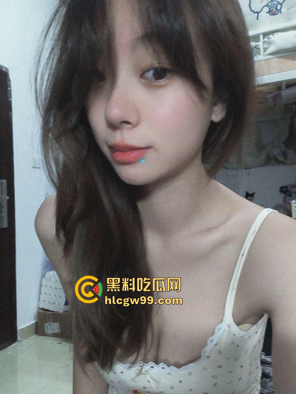 抖音贵医科清纯御姐【想吃芝士】光鲜亮丽的背后却是大哥的肉便器母狗，跑去武汉约炮淫荡后入！独家曝光流出！  第2张