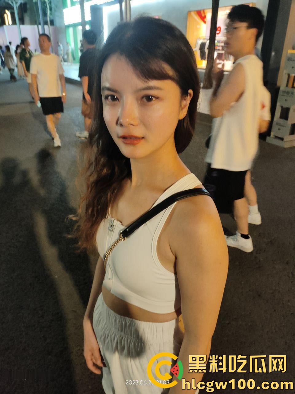 广西母狗【林楠楠】婚后出轨，钟爱女上后入，主打一个一插到底，被操到喷尿射一屁股  第12张