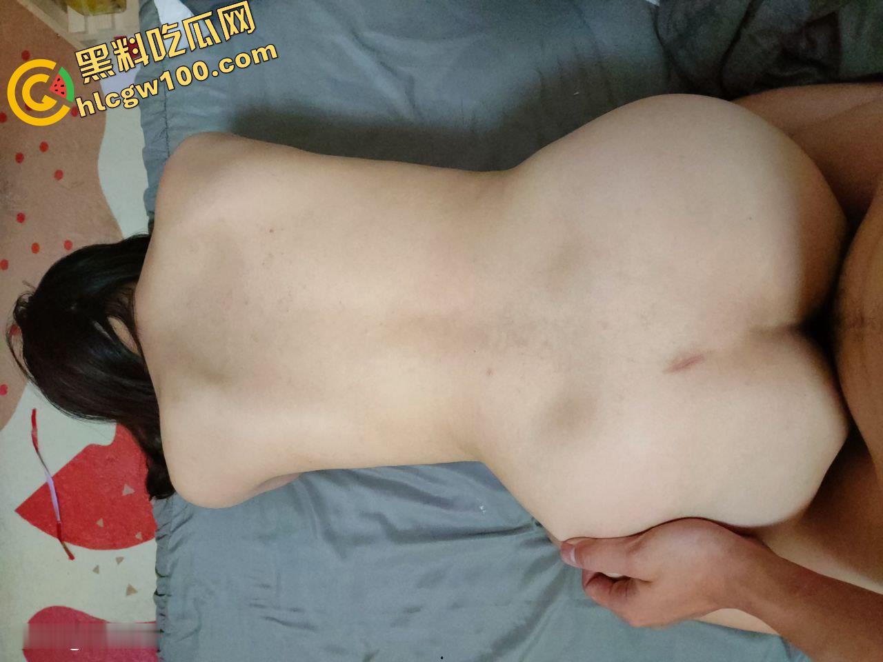 广西母狗【林楠楠】婚后出轨，钟爱女上后入，主打一个一插到底，被操到喷尿射一屁股  第25张