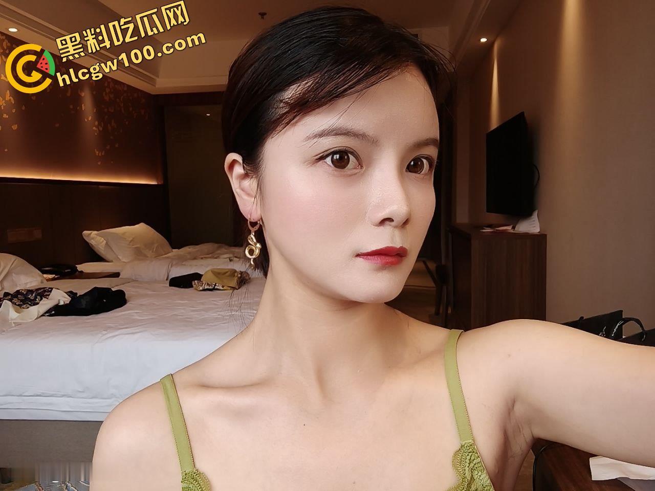 广西母狗【林楠楠】婚后出轨，钟爱女上后入，主打一个一插到底，被操到喷尿射一屁股  第40张