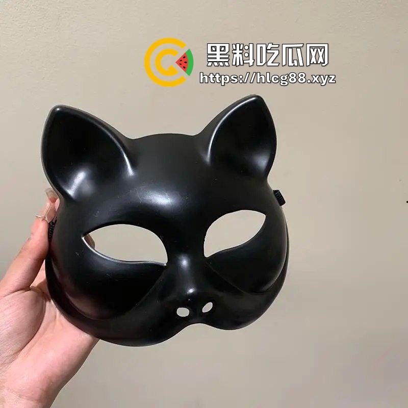 金爸专属定制的高级烟灰缸到货啦！反差性奴母狗在线吃烟灰，不仅是烟灰缸还是被肛塞脚垫！  第4张