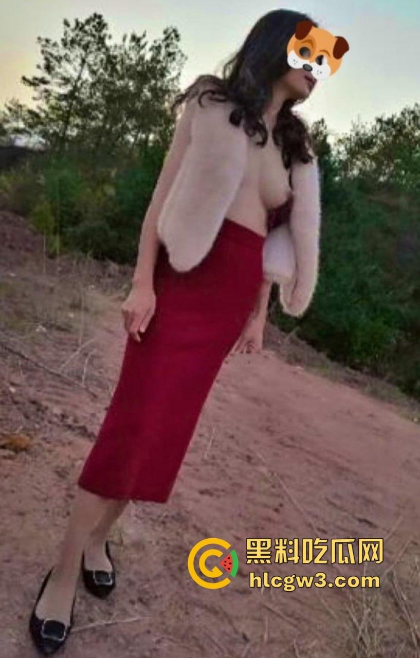 云盘泄密公司良家人妻【邹蜜】被老板精心调教成小母狗，出差露出电梯阳台玩花样，全程视频曝光刷新三观！  第1张