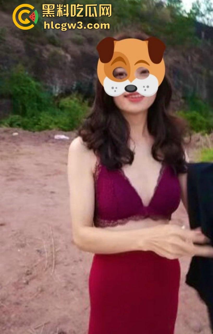 云盘泄密公司良家人妻【邹蜜】被老板精心调教成小母狗，出差露出电梯阳台玩花样，全程视频曝光刷新三观！  第4张