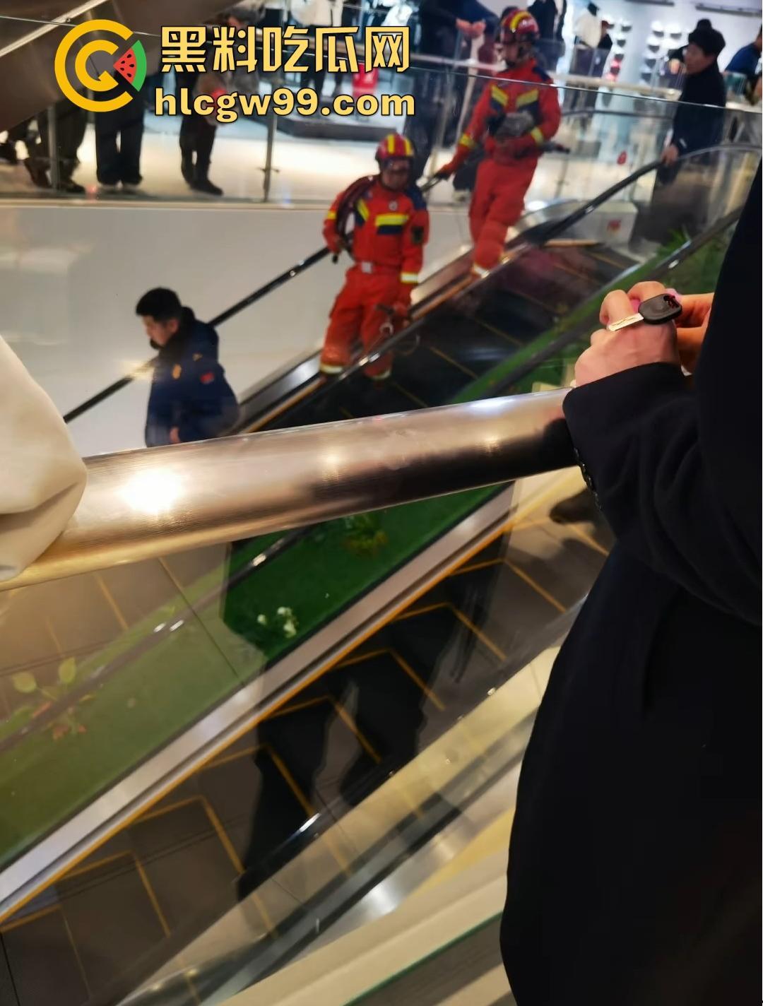 河南周口曦悦城惊现恐怖意外！幼童手指被电梯夹断卷入内部，卷入缝隙后一个多小时仍未找到！  第8张