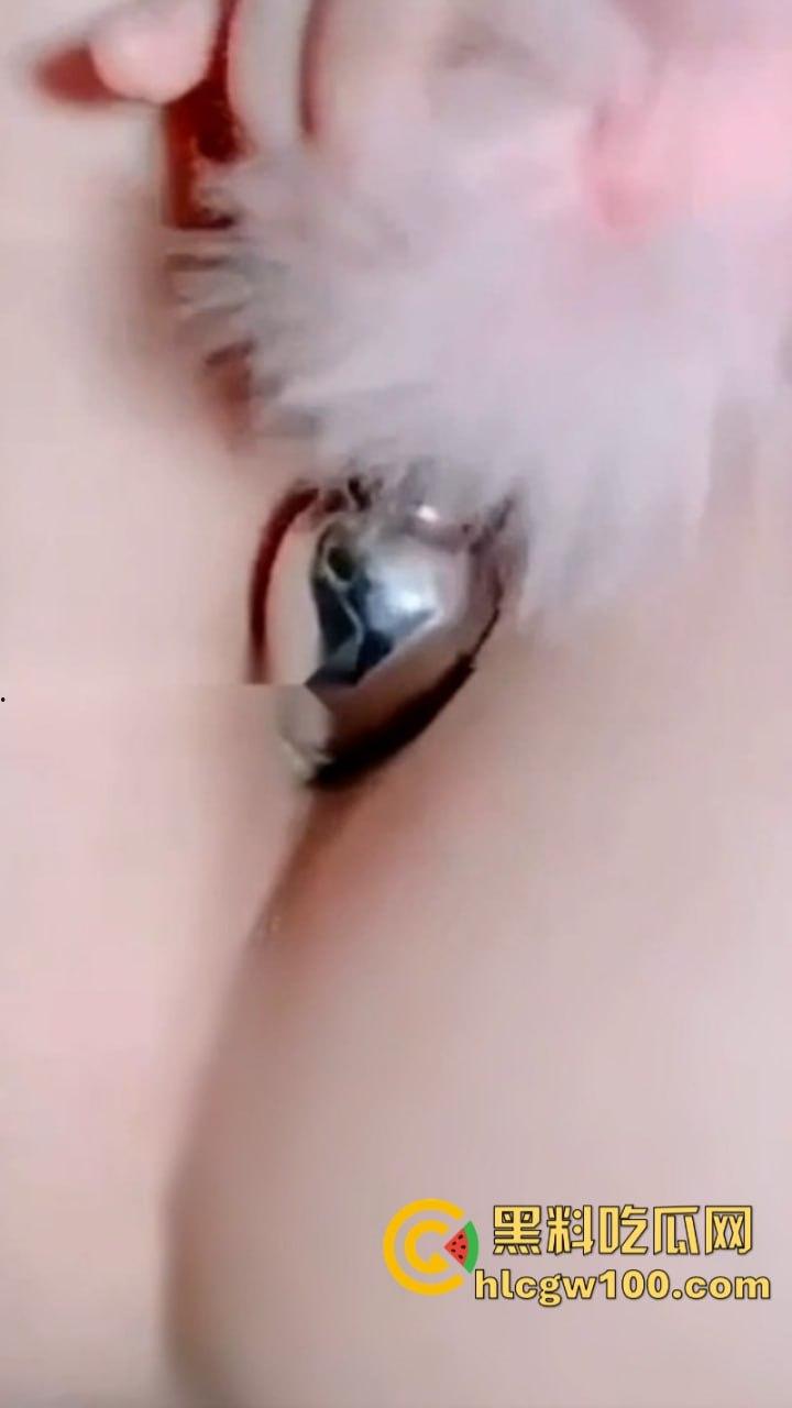 快手纯欲嫩妹【张涵宝贝】明明可以靠颜值吃饭非要靠实力 开直播叫人爸爸相当欠操 高级定制福利流出  第6张