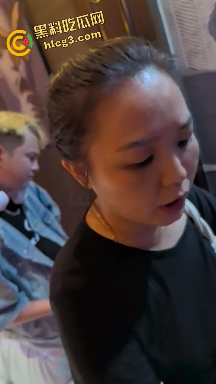 钱难赚屎难吃！广州大姐叫了个男模 不给小费反而还要男模给酒钱 不给直接给男模爆头  第2张