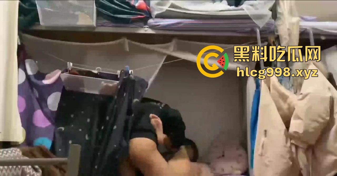 医学院男生强推护士女友！宿舍下铺激战，拉帘子被撕开继续干，女友哭喊没有套不行也没用！  第5张