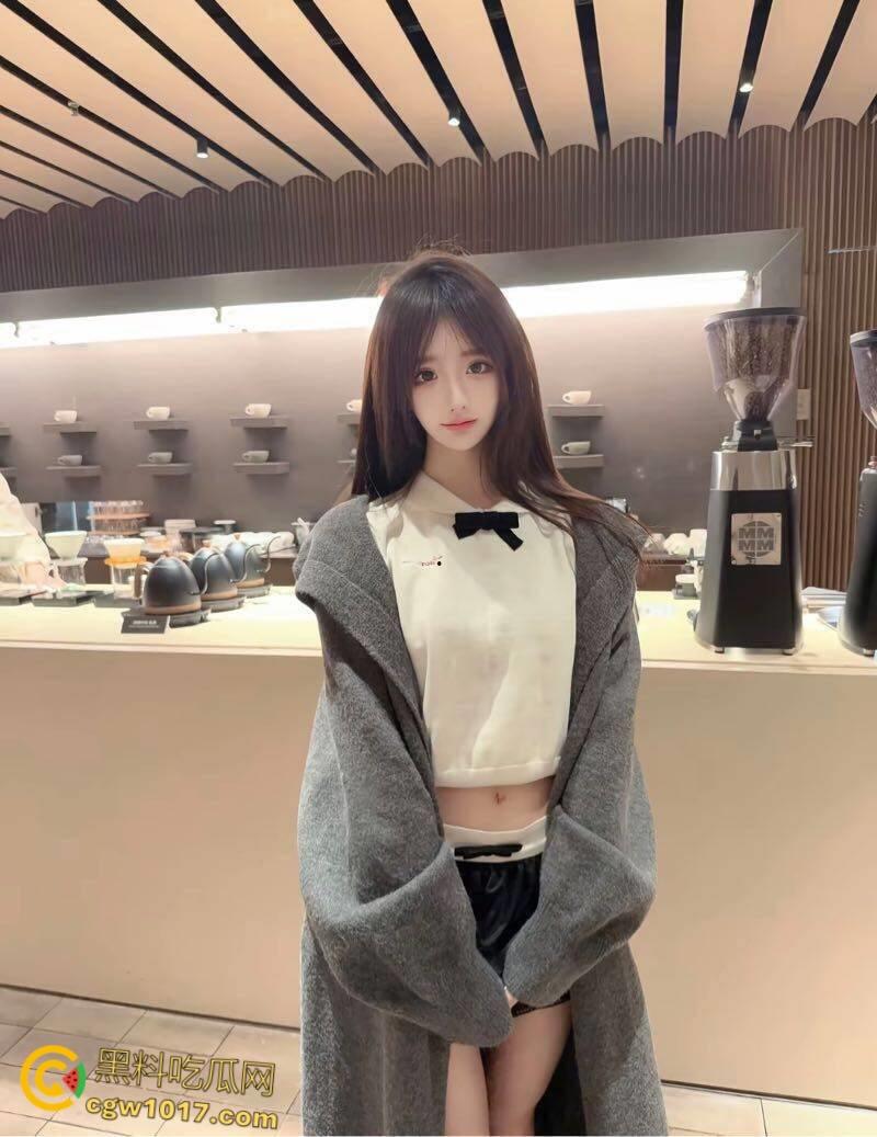 石家庄骚母狗【王露露】，在社交软件被拉下海约炮，JK制服深喉口交，白内裤挂在腿间就被抬腿爆操！  第9张