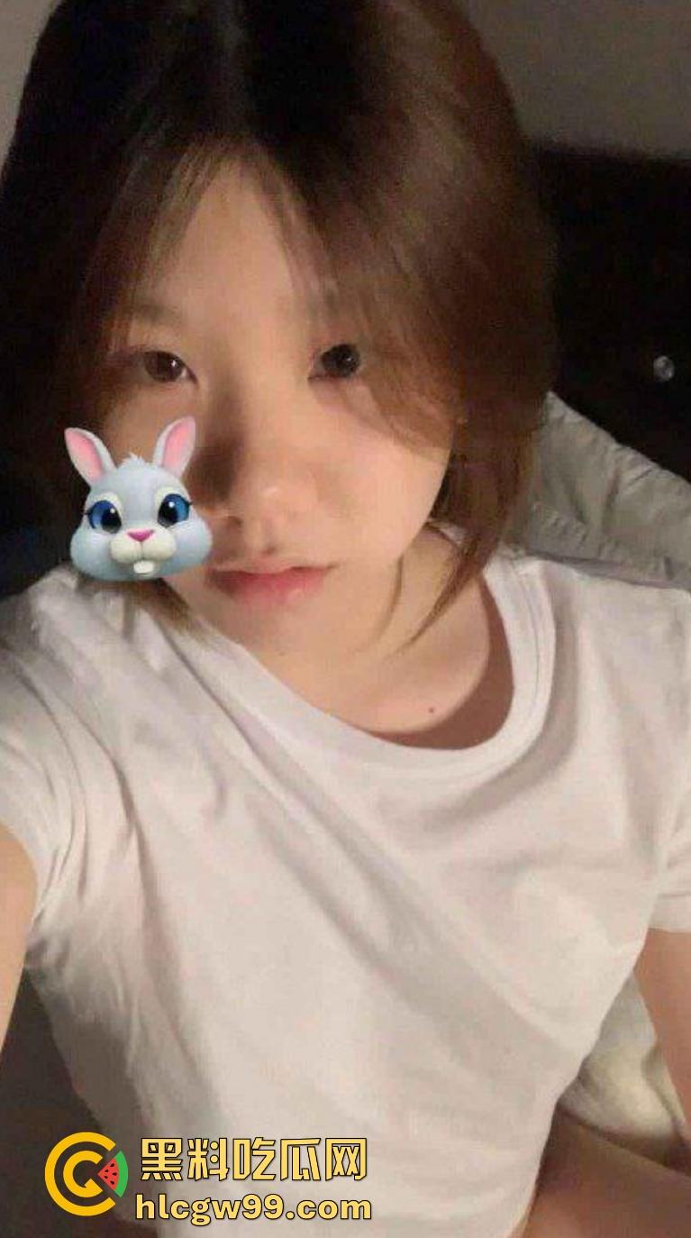 湖南工程学院高颜值萝莉少女【吴冰冰】不良视频曝光，清纯与性感并称，反差的让人惊艳！  第2张