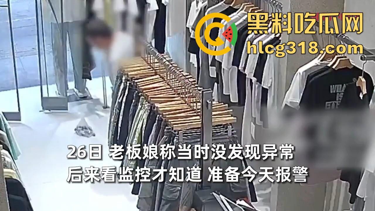 四川资阳一男子爬进服装店自慰，对着地板裸漏鸡巴摩擦，这是什么奇葩操作憋太久了？  第7张
