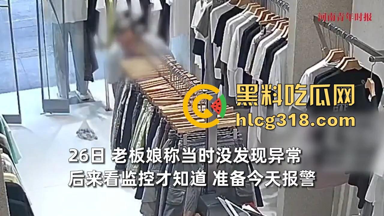 四川资阳一男子爬进服装店自慰，对着地板裸漏鸡巴摩擦，这是什么奇葩操作憋太久了？  第8张