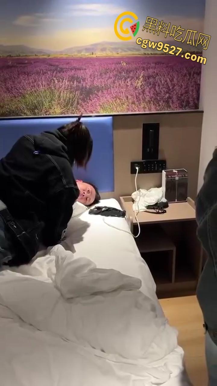 潍坊酒店8203大瓜！ 渣男偷情开房留女友的电话，被女友捉奸的红内裤哥，后续高清完整版视频流出！  第3张