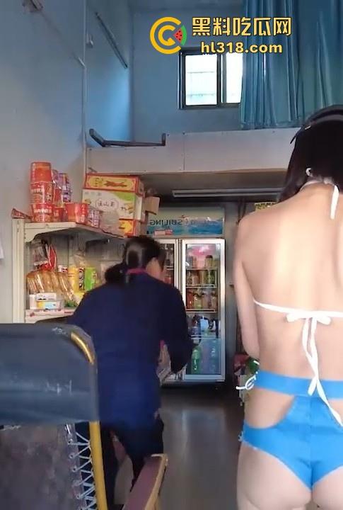 户外露出博主【CikaiMoon】广州成中村性感裸装逛街，乳头跟骚逼都若隐若现，弯腰露奶还勾引大爷问路！  第8张