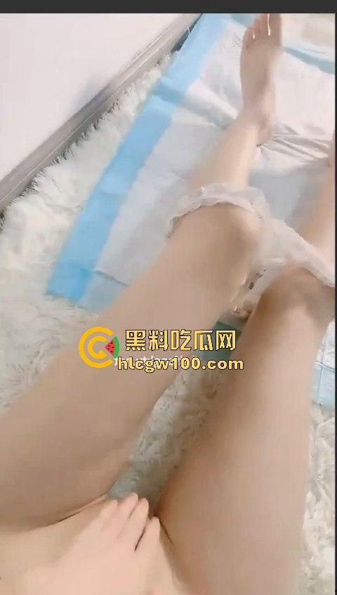 抖音萝莉网红【玥玥酱】收费视频流出！性感萝莉大胆露穴自慰，挑逗姿势骚到极致！  第14张