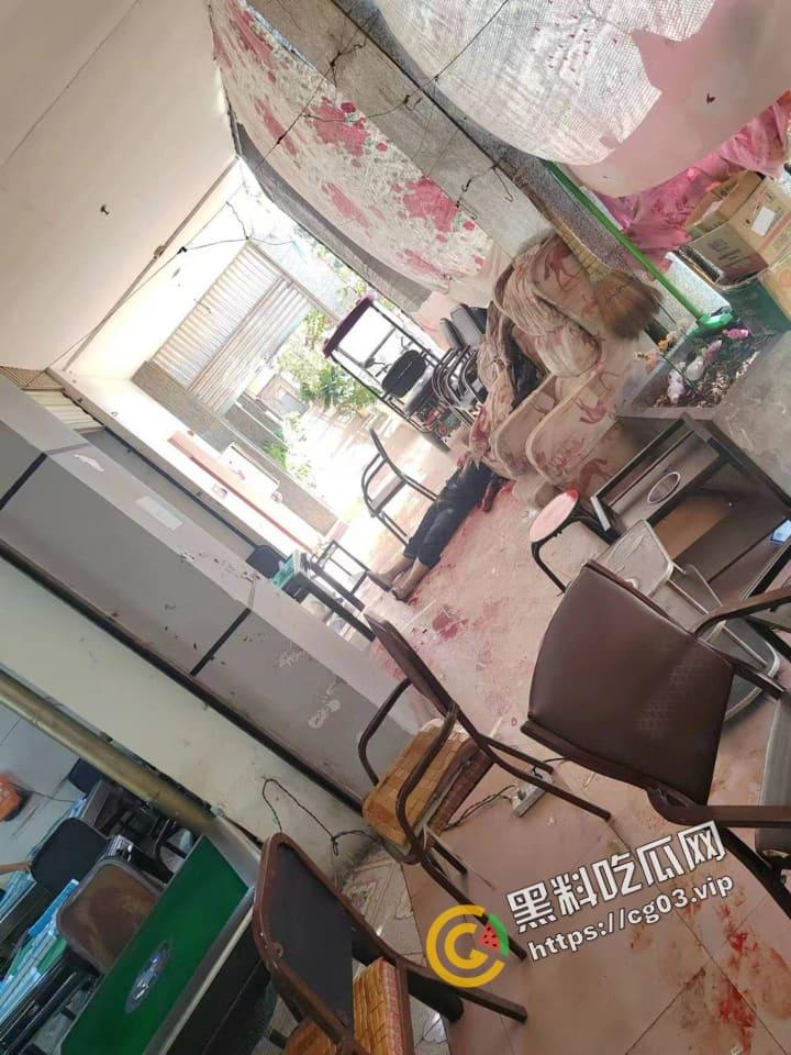 四川凉山 女方悔婚30万彩礼 只退一半 被男方父子持刀杀死 现场无码监控曝光  第4张