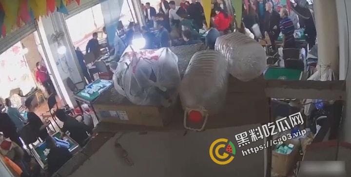 四川凉山 女方悔婚30万彩礼 只退一半 被男方父子持刀杀死 现场无码监控曝光  第5张