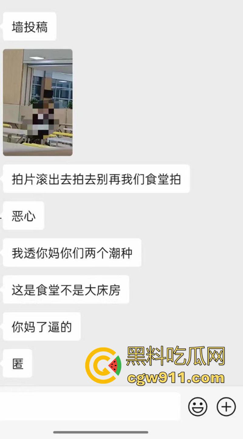 嫉妒使人丑陋啊！山东潍坊理工学院 ，大一情侣毫不在乎周围人目光，在食堂亲热暧昧，引全校男生怒骂！  第1张