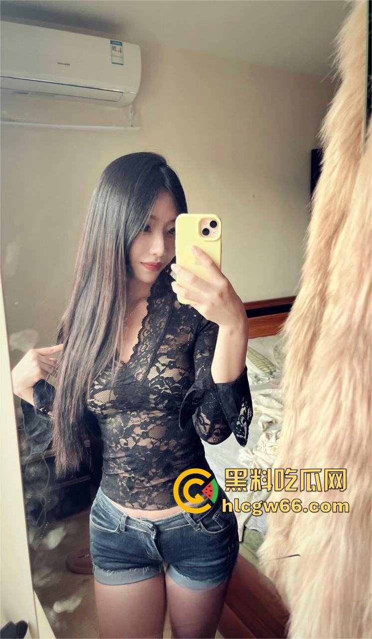 南开反差婊【金月敏】嫩乳肥臀淫汁喷一地，有男友还当劈腿母狗，大屌操翻下贱逼，主动张嘴舔精子！  第1张