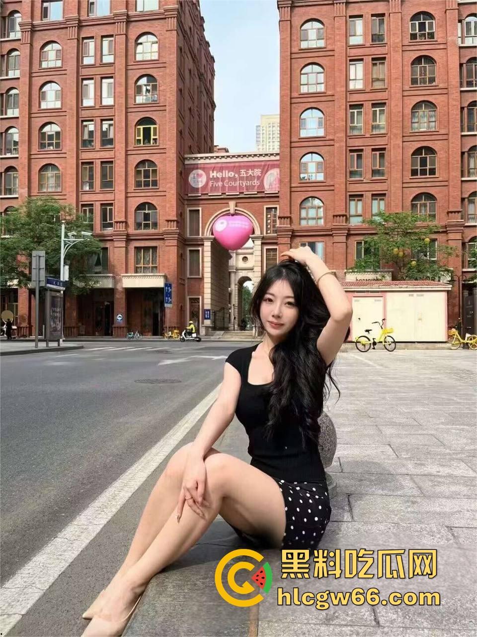 南开反差婊【金月敏】嫩乳肥臀淫汁喷一地，有男友还当劈腿母狗，大屌操翻下贱逼，主动张嘴舔精子！  第2张