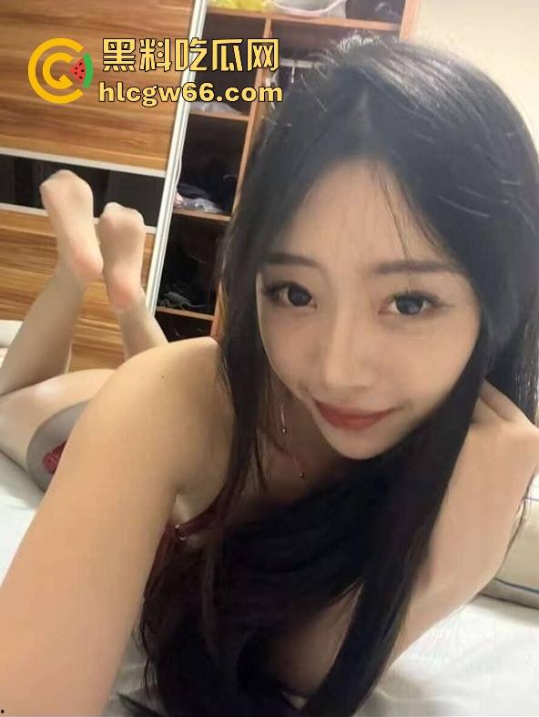 南开反差婊【金月敏】嫩乳肥臀淫汁喷一地，有男友还当劈腿母狗，大屌操翻下贱逼，主动张嘴舔精子！  第3张