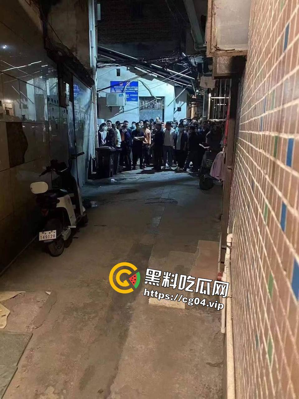 活久见！排长队嫖娼  果然是没有耕坏的田 只有累死的牛吗 第6张