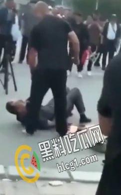 从此再无松原舞王 一代舞王就此陨落 网传喜欢穿貂夹皮包跳舞 勾引人妻 被当街捅死！  第6张