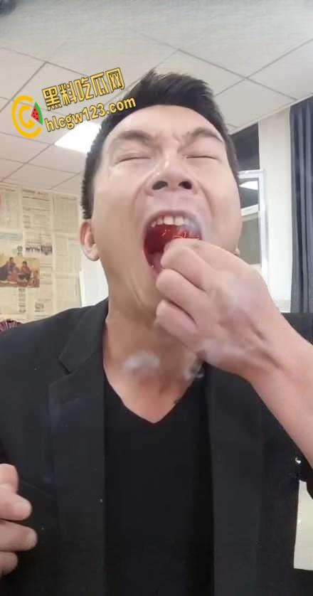 抖音狠人博流量 , 鞭炮嘴炸出血，脑残操作震惊全网 ！  第3张