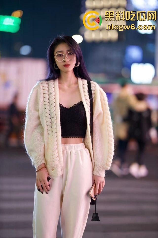 抖音同城局4男4女彻夜狂欢，酒吧局拼酒拼到吐，凌晨开房小哥10分钟缴械，妹子太猛！  第5张