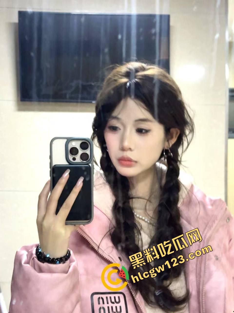 新能源车企都该看，ET6车震首秀野战出圈，白天渔网袜后备箱开干，厂家宣传说宣传能坐下两个人没骗人！  第6张