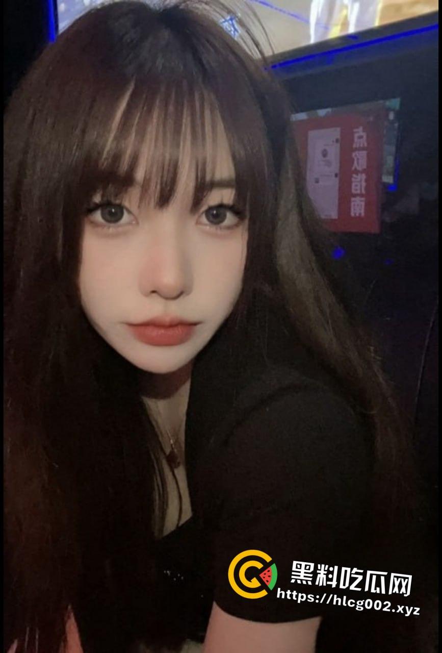 上海魅KTV极品颜值精神小妹与男友疯狂骑乘野战！白嫩的翘臀前后左右上下骑乘超带感！11  第3张