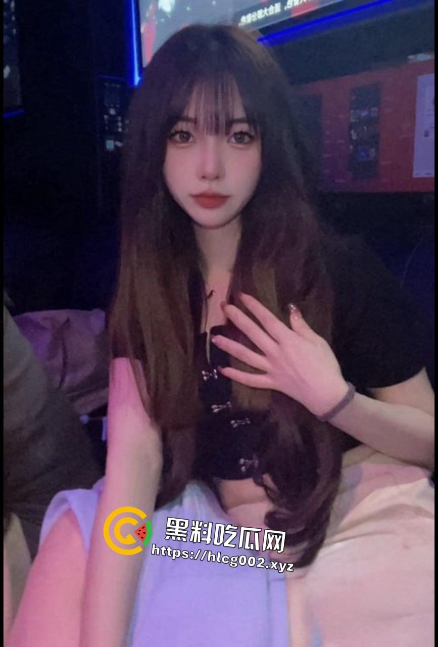 上海魅KTV极品颜值精神小妹与男友疯狂骑乘野战！白嫩的翘臀前后左右上下骑乘超带感！11  第4张