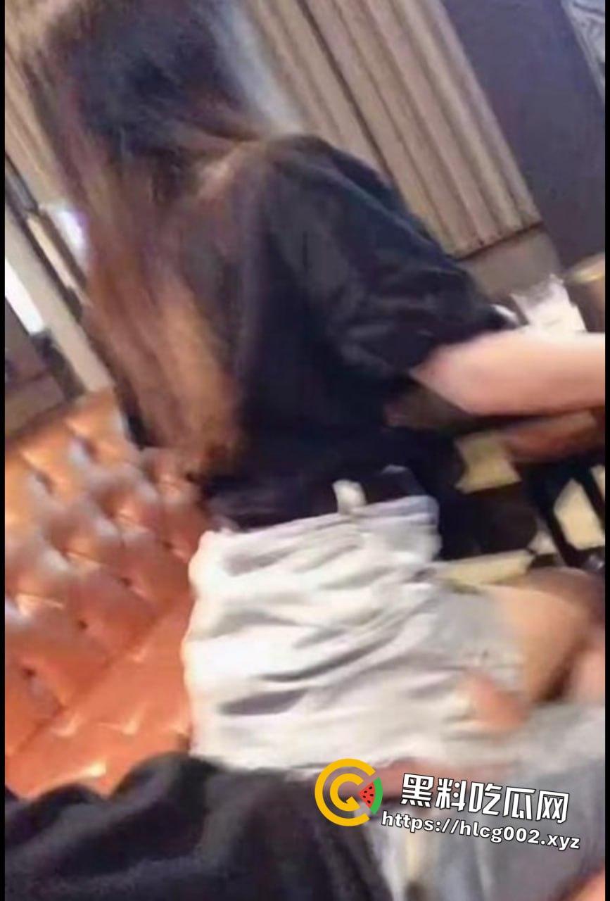 上海魅KTV极品颜值精神小妹与男友疯狂骑乘野战！白嫩的翘臀前后左右上下骑乘超带感！11  第5张