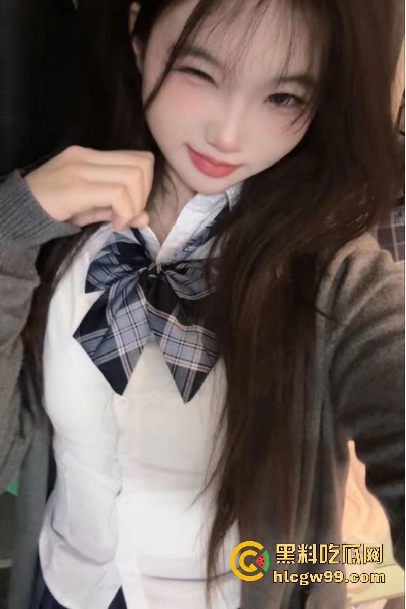 北京华东交大学极品大一萌妹【唐伊】约炮体育生被偷拍，跪舔足交画面刺激，很有撸点！  第2张